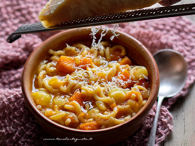 Pasta patate e zucca - Ricetta pasta patate e zucca