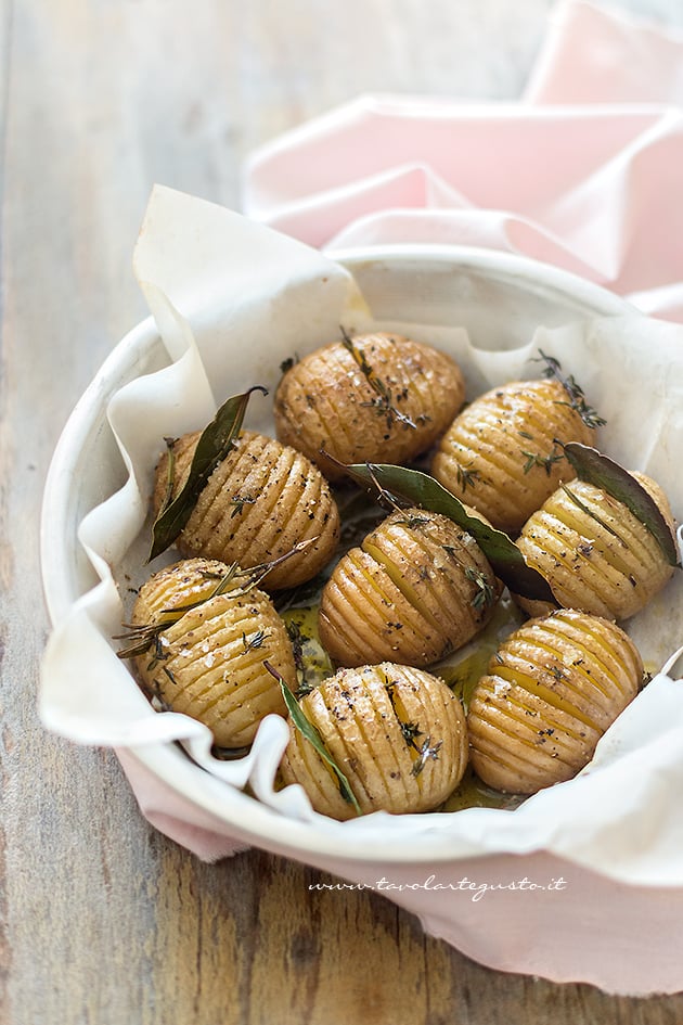 Patate Hasselback - Ricetta Patate Hasselback- - Ricetta di Tavolartegusto