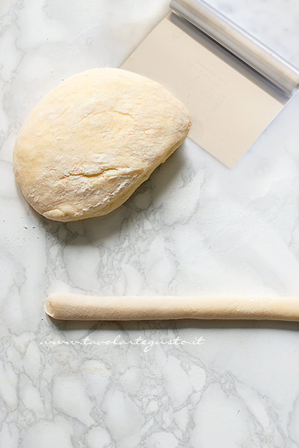formare gli gnocchi di patate