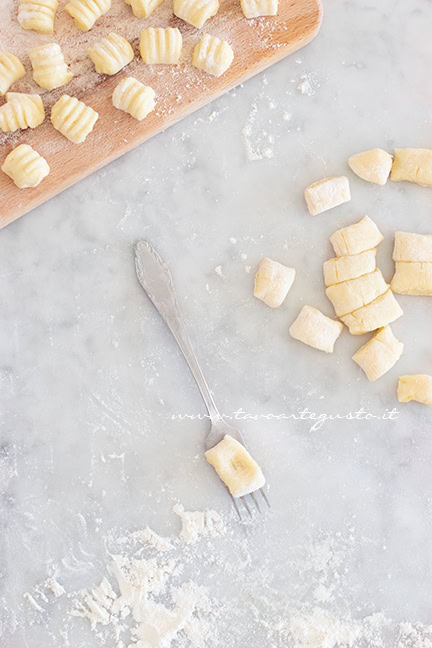 rigare gli gnocchi di patate