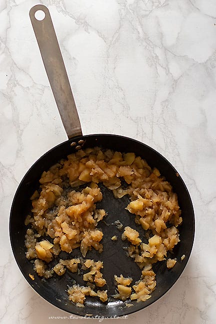 stufare le mele in padella - Ricetta Pollo alle mele