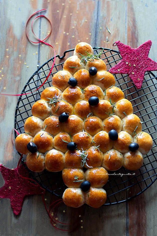 Centrotavola Natalizio Gastronomico.Albero Di Pan Brioche Salato Ripieno A Piacere La Ricetta Facilissima