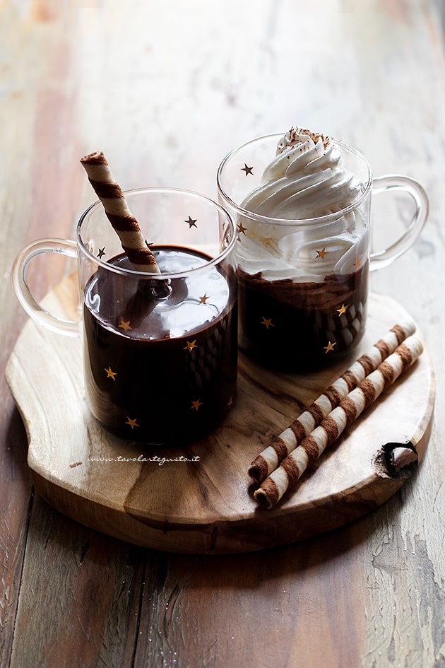 Cioccolata calda - Ricetta Cioccolata calda fatta in casa-