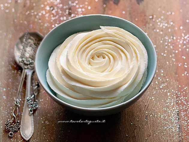 Crema al mascarpone senza uova - Ricetta Crema al mascarpone senza uova