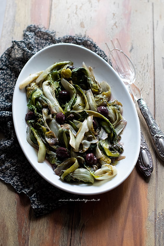 Scarola in padella- Ricetta scarola in padella alla napoletana- - Ricetta di Tavolartegusto