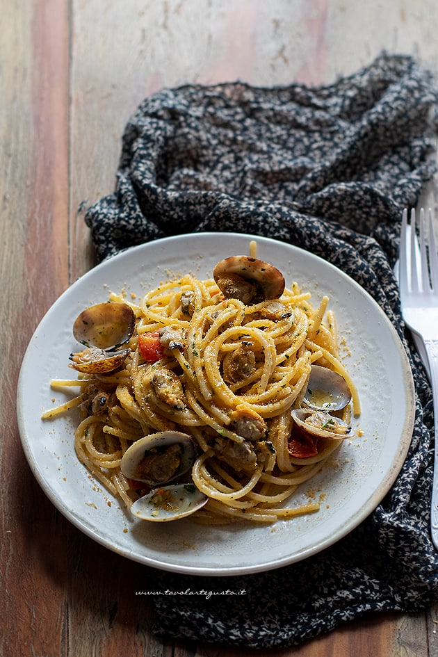 Spaghetti vongole e bottarga - Ricetta Spaghetti vongole e bottarga-