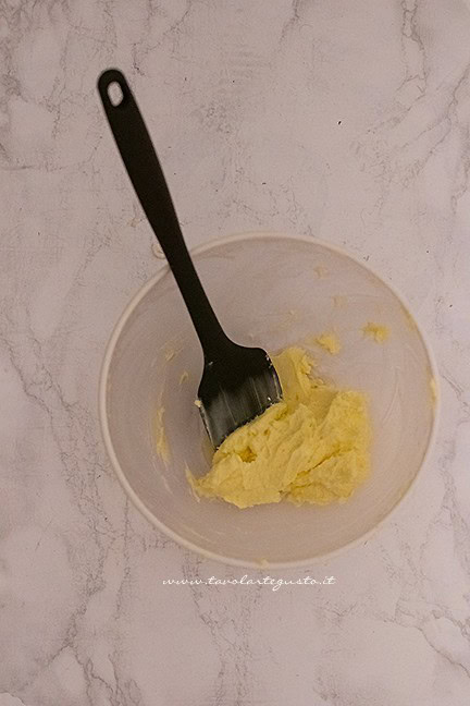 crema di burro e tuorli sodi - Ricetta Canestrelli