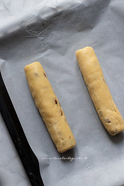 formare i filoncini - Ricetta cantucci salati