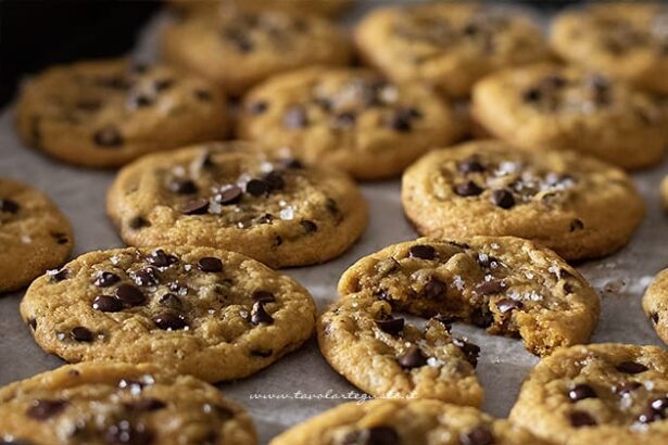Cookies americani con gocce di cioccolato - Ricetta Cookies - Ricetta di Tavolartegusto