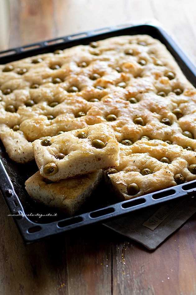 Focaccia alle olive - Ricetta Focaccia alle olive-