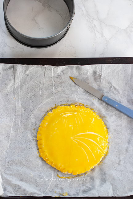 intagliare la superficie -Ricetta Galette des Rois