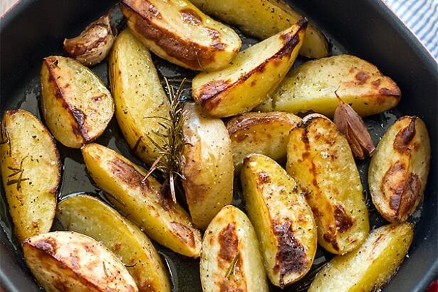 Patate al forno - Ricetta Patate al forno croccanti- - Ricetta di Tavolartegusto