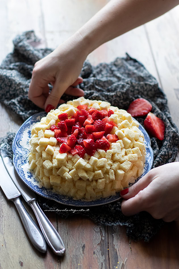 Torta mimosa alle fragole