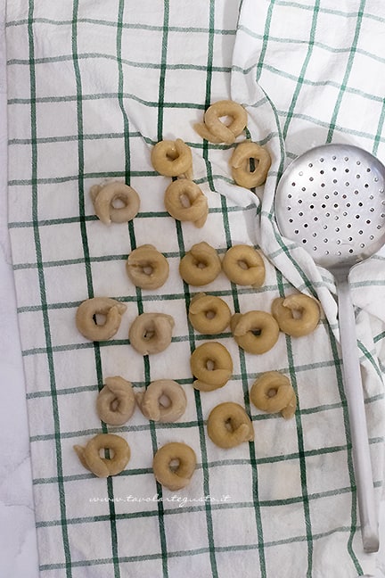 bollire i taralli