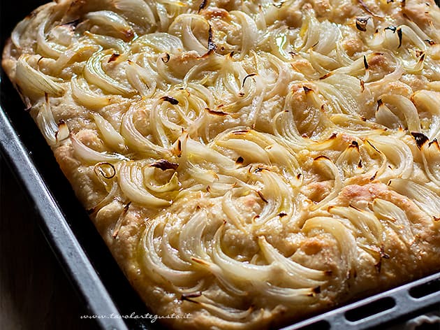 Focaccia con cipolle - Ricetta Focaccia con le cipolle