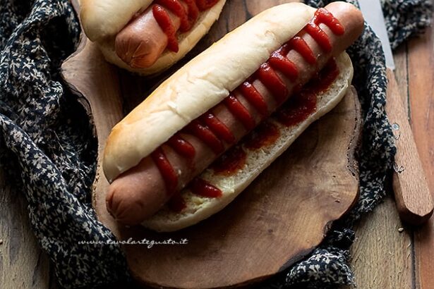 Hot dog - Come fare gli hot dog - Ricetta di Tavolartegusto
