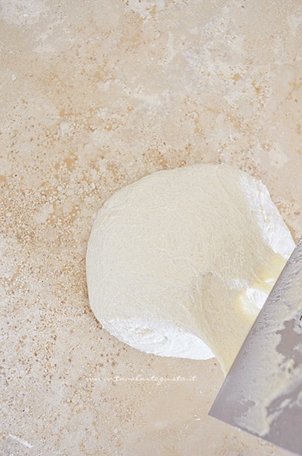 Impasto incordato - pizza bianca - Ricetta di Tavolartegusto