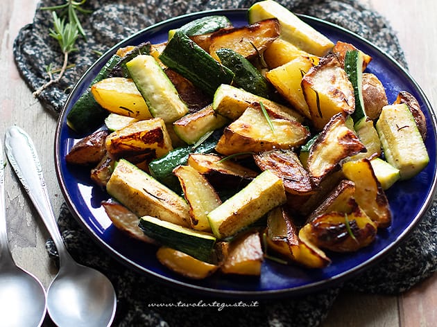 Zucchine e patate al forno - Ricetta di Tavolartegusto