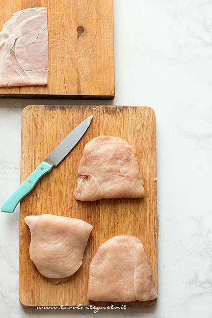 richiudere la cotoletta di pollo ripiena - Ricetta cordon bleu