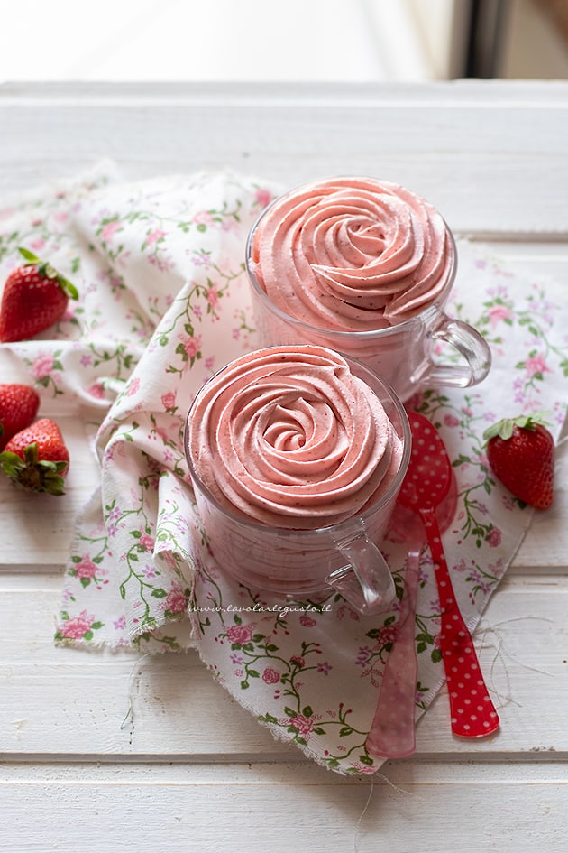 Mousse di fragole - Ricetta Mousse alle fragole