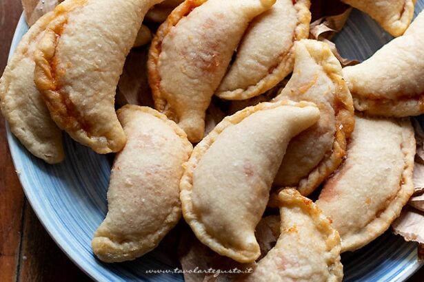 Panzerotti - Ricetta Panzerotti - Ricetta di Tavolartegusto