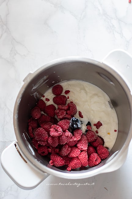 aggiungere la frutta congelata - Ricetta Gelato alla frutta