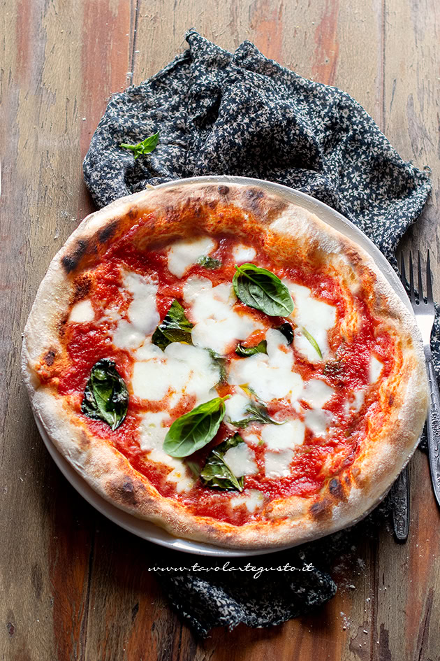 pizza napoletana ricetta - Ricetta di Tavolartegusto