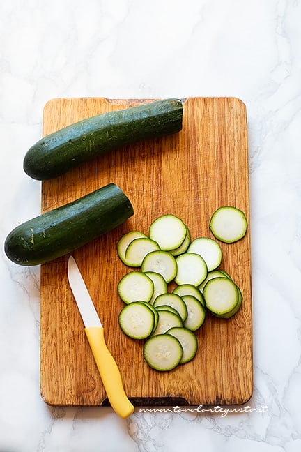 tagliare le zucchine - Ricetta zucchine trifolate