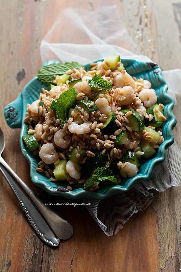 Farro freddo con gamberetti e zucchine - Ricetta Farro freddo-