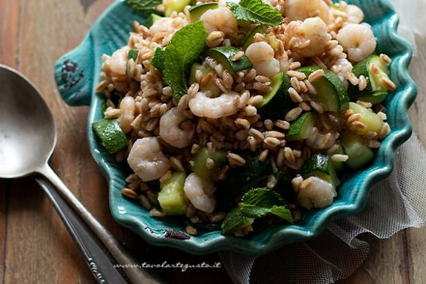 Farro freddo con gamberetti e zucchine - Ricetta Farro freddo - Ricetta di Tavolartegusto