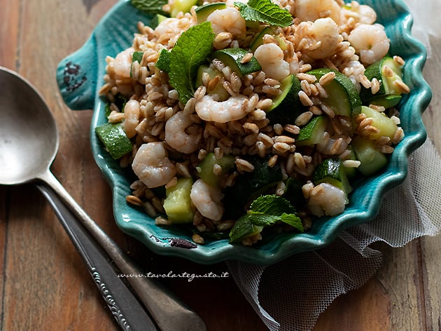 Farro freddo con gamberetti e zucchine - Ricetta Farro freddo