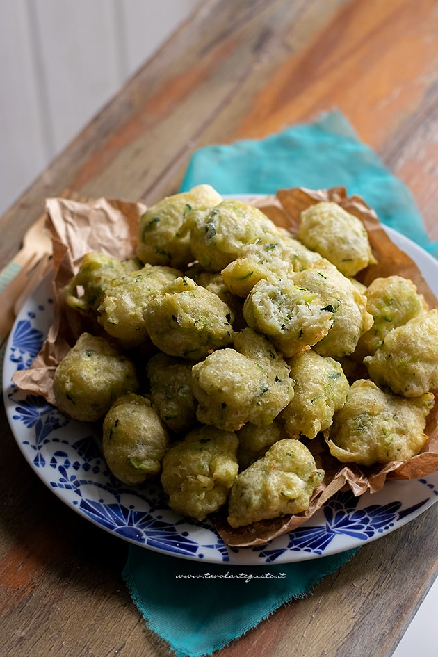 Frittelle di zucchine- Ricetta Frittelle di zucchine-