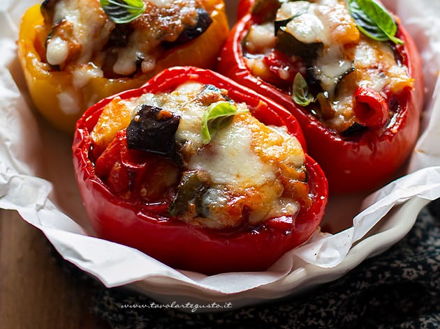 Peperoni ripieni - Ricetta Peperoni ripieni - Ricetta di Tavolartegusto