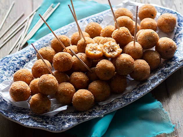 Polpette di salmone - Ricetta Polpette di salmone fresco - Ricetta di Tavolartegusto