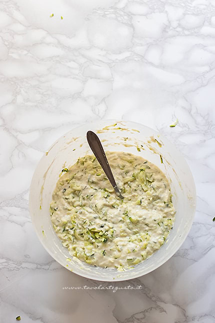 zucchine in pastella - Ricetta Frittelle di zucchine