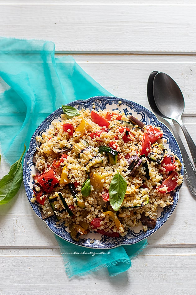 Insalata di Bulgur con verdure (Ricetta veloce come cucinare il Bulgur)