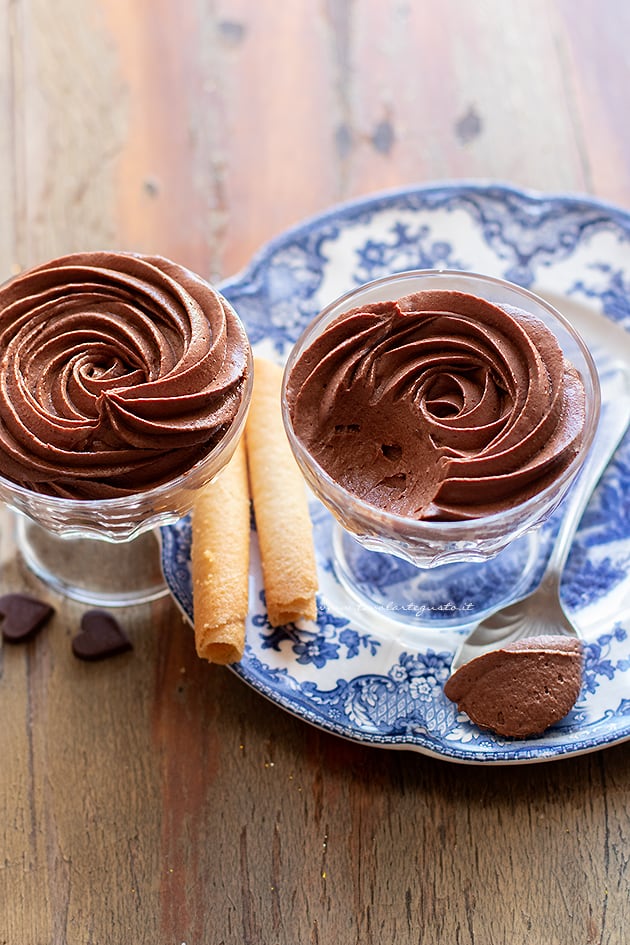 Mousse al cioccolato - Ricetta Mousse al cioccolato-