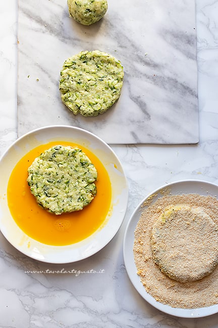 panare le cotolette di zucchine