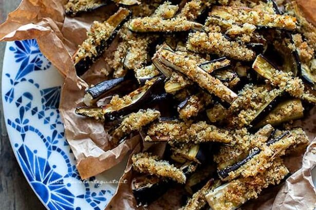 Bastoncini di melanzane al forno - Ricetta Bastoncini di melanzane