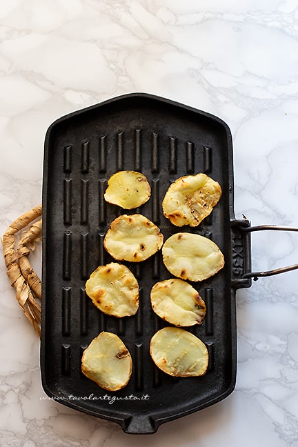 Come grigliare le patate - Ricetta Patate alla griglia - Ricetta di Tavolartegusto