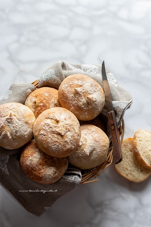 Panini fatti in casa - Ricetta Panini-