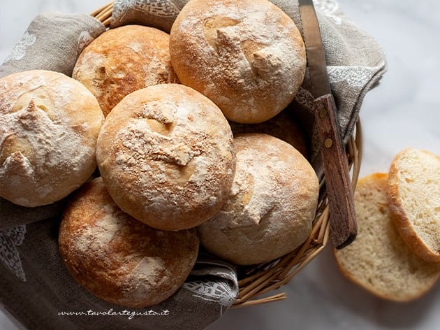 Panini fatti in casa - Ricetta Panini - Ricetta di Tavolartegusto