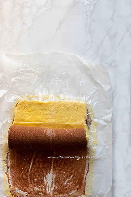 arrotolare la pasta biscotto bicolore - Ricetta Girelle