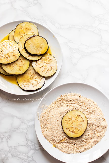 come fare le cotolette di melanzane - Ricetta di Tavolartegusto