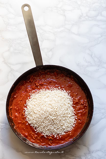 preparare il sugo di carne - Ricetta suppli di riso - Ricetta di Tavolartegusto