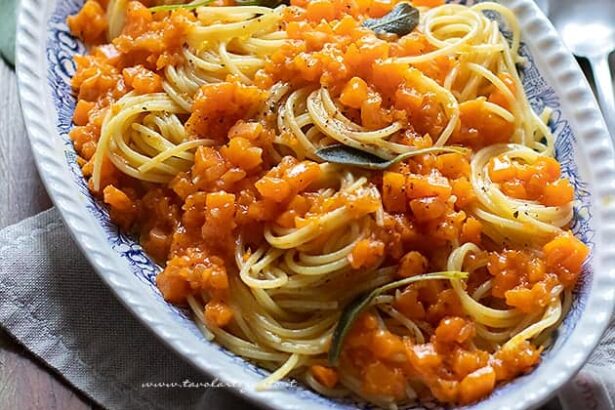 Pasta con la zucca - Ricetta pasta con la zucca - Ricetta di Tavolartegusto