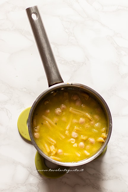 Pasta e ceci: Ricetta originale e varianti! (cremosa e squisita)