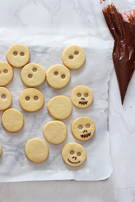 decorare i biscotti teschio halloween