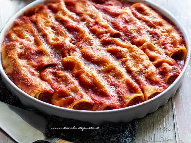 Cannelloni - Ricetta cannelloni ripieni di carne al forno - Ricetta di Tavolartegusto