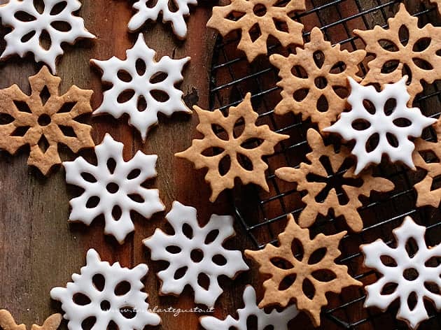 Pepparkakor (Biscotti allo zenzero) - Ricetta di Tavolartegusto